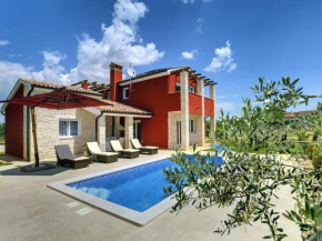 Modern Holiday Home with Pool in Bratulici